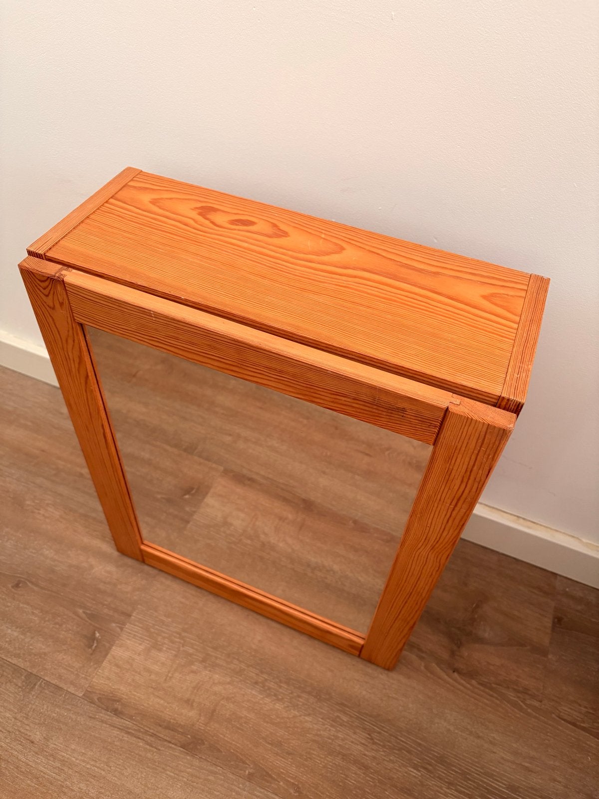 Vintage Scandinavisch grenen wandkastje met spiegel, Huis en Inrichting, Ophalen, Zo goed als nieuw