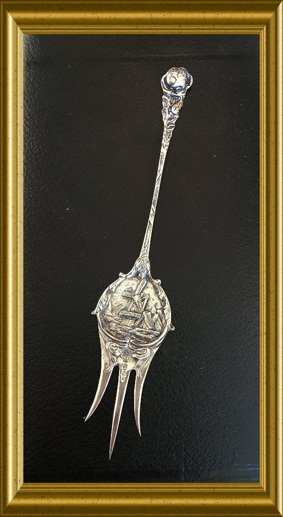 Grote Nederlands zilveren cakeprikker: molen, roos, 1947, Antiek en Kunst, Ophalen of Verzenden, Zilver