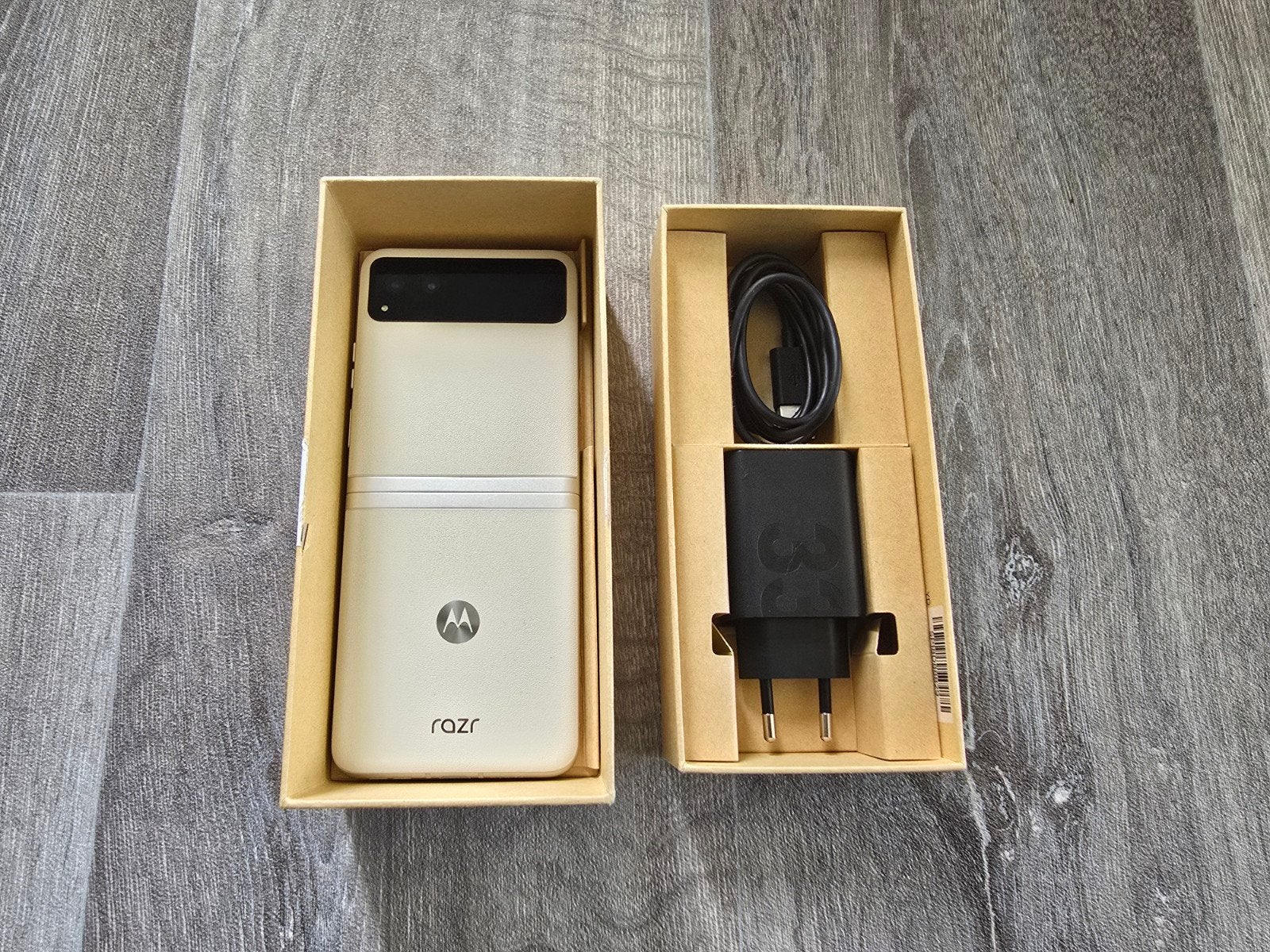Motorola Razr 40 in nieuwstaat, Telecommunicatie, Mobiele telefoons | Motorola, Overige kleuren, Touchscreen, Inklapmodel, Ophalen of Verzenden