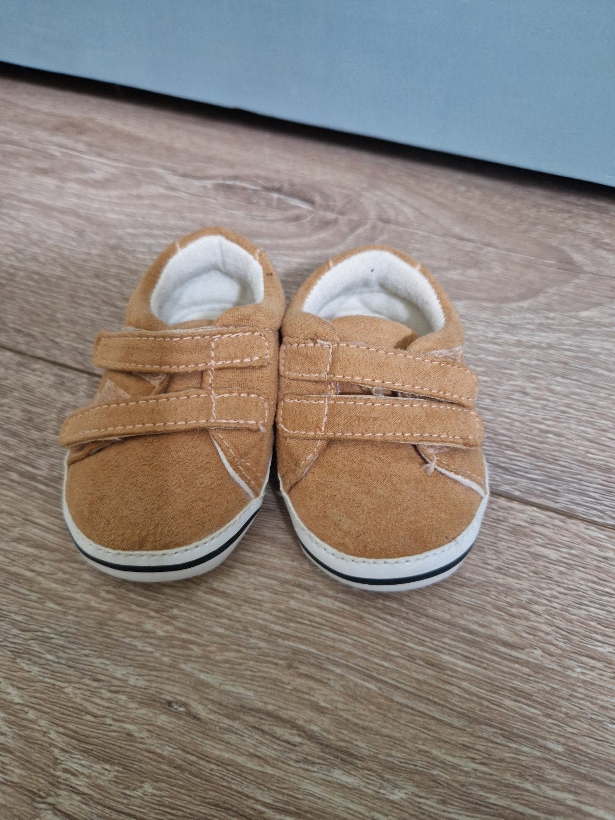 Schattige bruine babyschoentjes - maat 18, Schoentjes, Jongetje of Meisje, Ophalen of Verzenden, Zo goed als nieuw