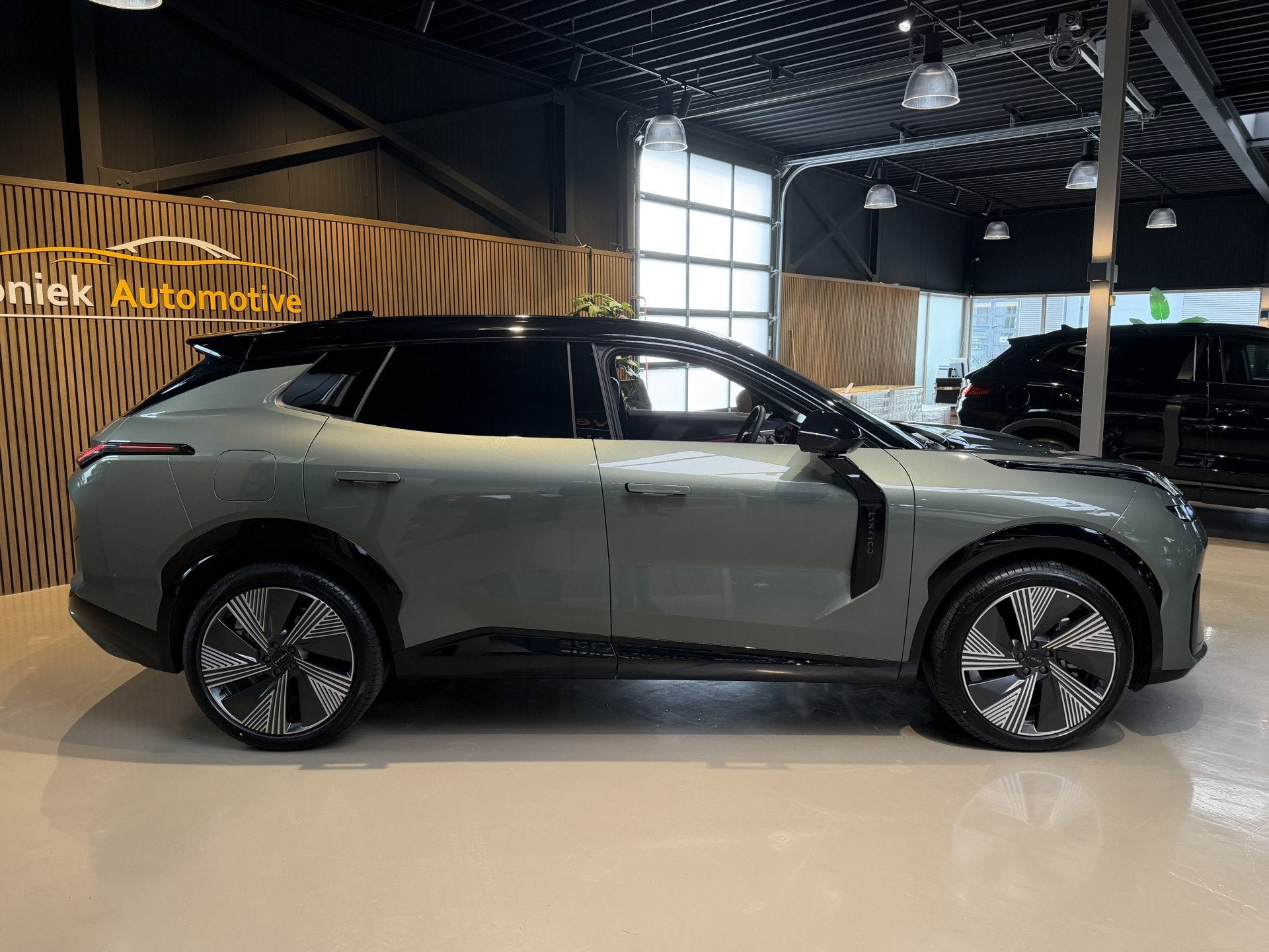 Lynk & Co 08 1.5 More PLUG-IN | PANORAMADAK | STOELMASSAGE |, Auto's, Gebruikt, Leder, Bedrijf, SUV of Terreinwagen