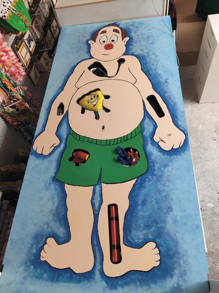 Carnavalsgroep gezocht voor deze patiënt!, Ophalen, Gebruikt, Feestartikel, Carnaval