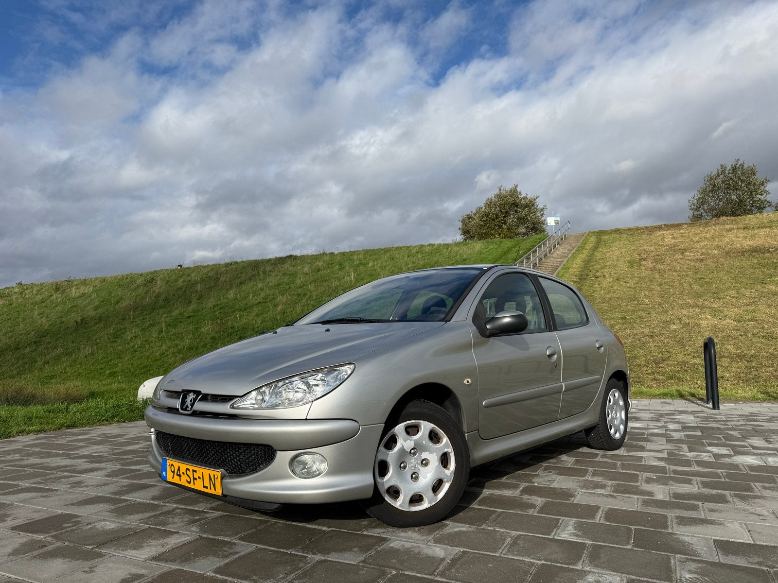 Peugeot 206 1.4 5D lage km stand airco nieuwe apk, Voorwielaandrijving, 31 €/maand, 4 cilinders, Origineel Nederlands