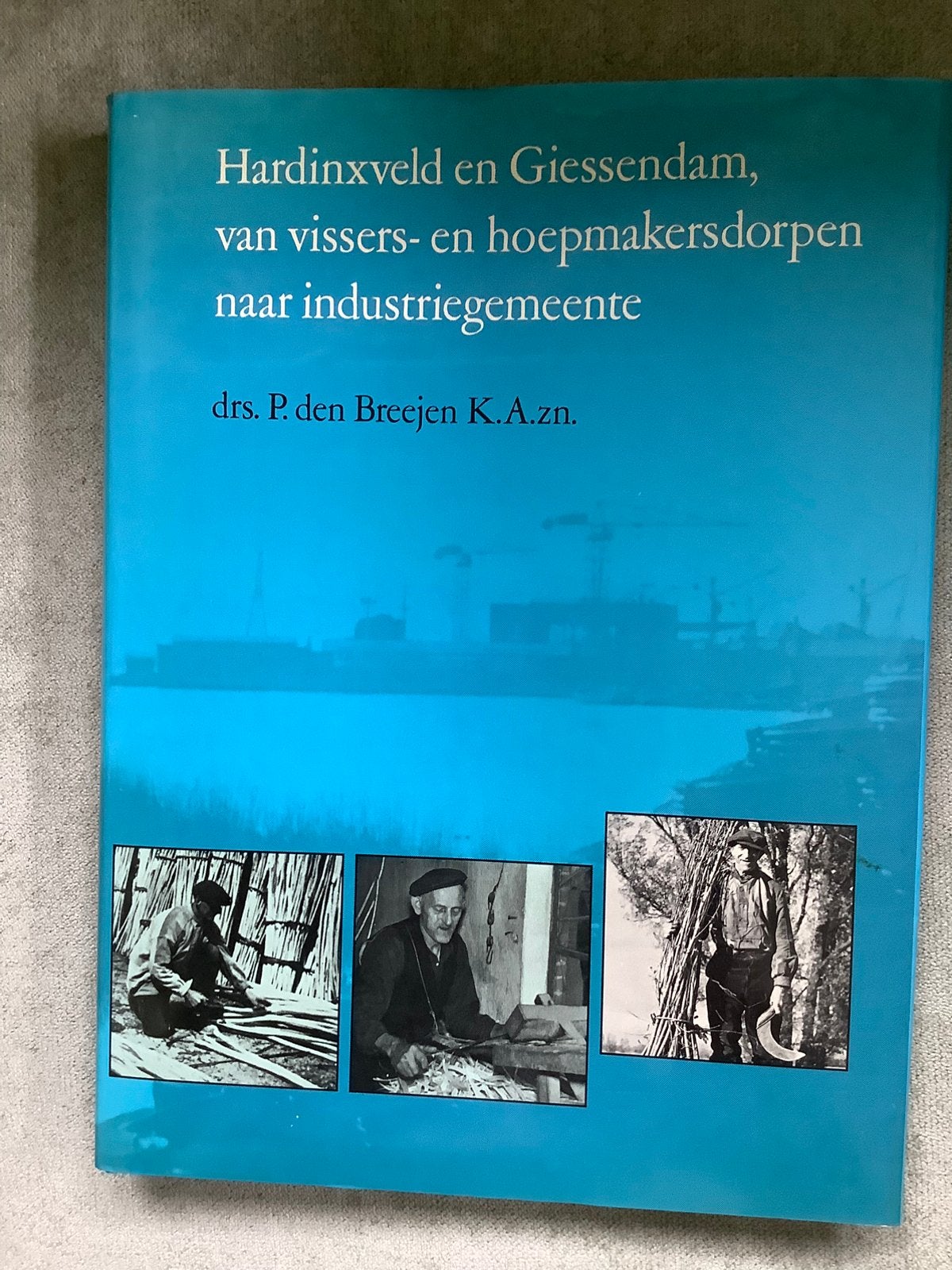 Hardinxveld en Giessendam , van vissers- en hoepmakersdorpen, Ophalen of Verzenden, Zo goed als nieuw