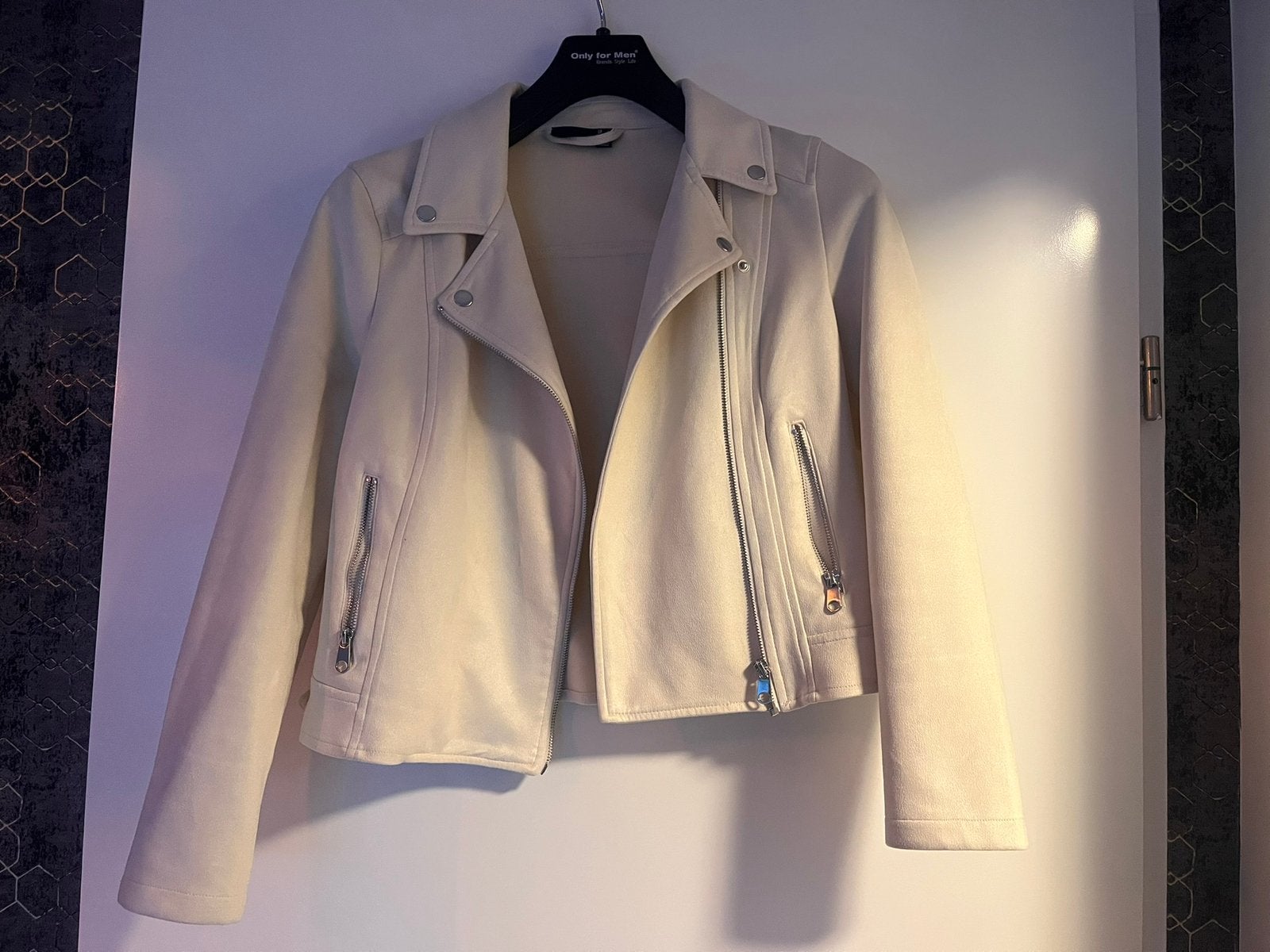 Beige suède Vero Moda jasje, Ophalen of Verzenden, Zo goed als nieuw, Maat 38/40 (M), Beige