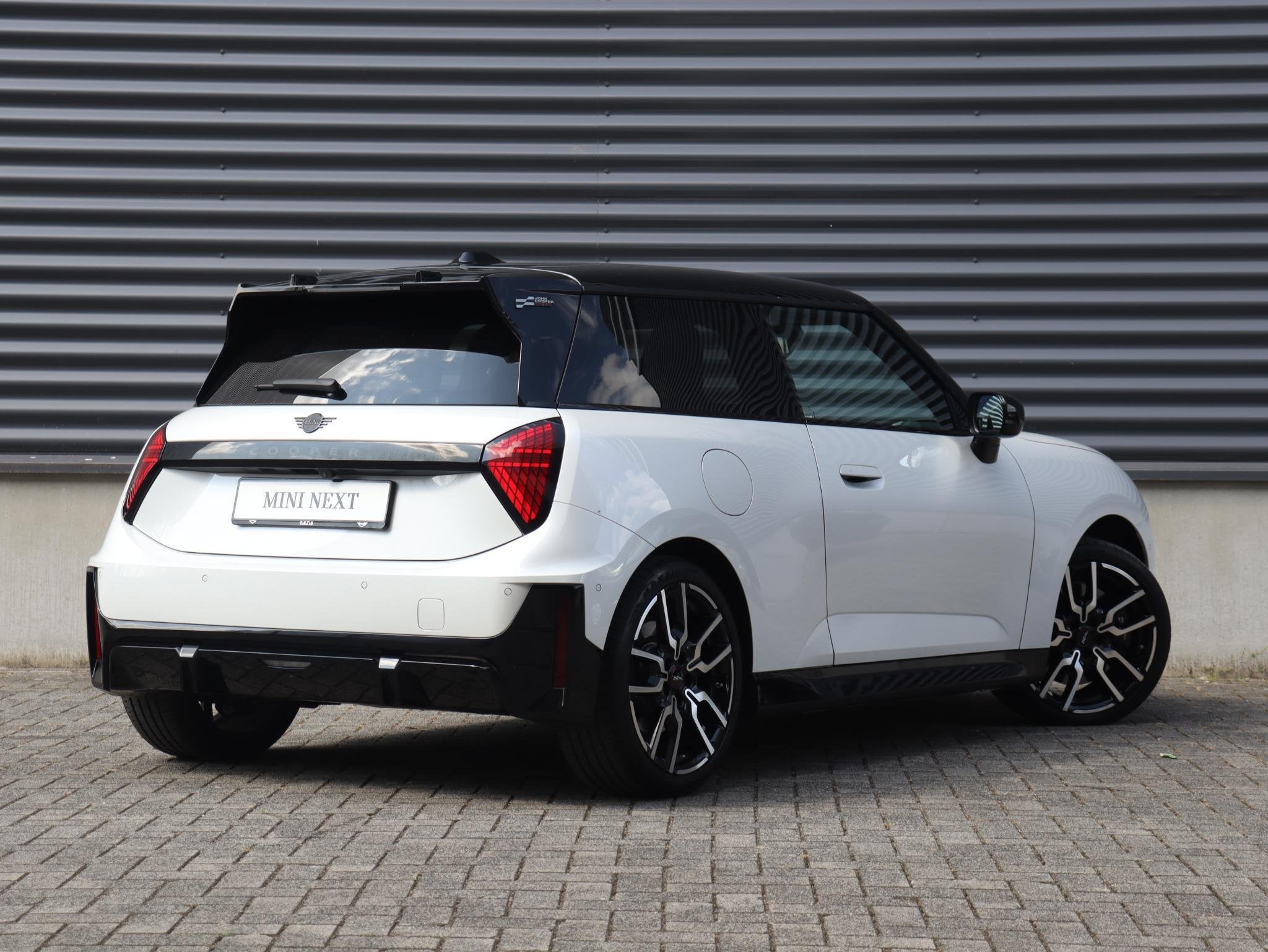 MINI 3-Deurs Cooper E | John Cooper Works + Pakket M + Panod, Auto's, Gebruikt, 41 kWh, Met garantie (alle), 4 stoelen