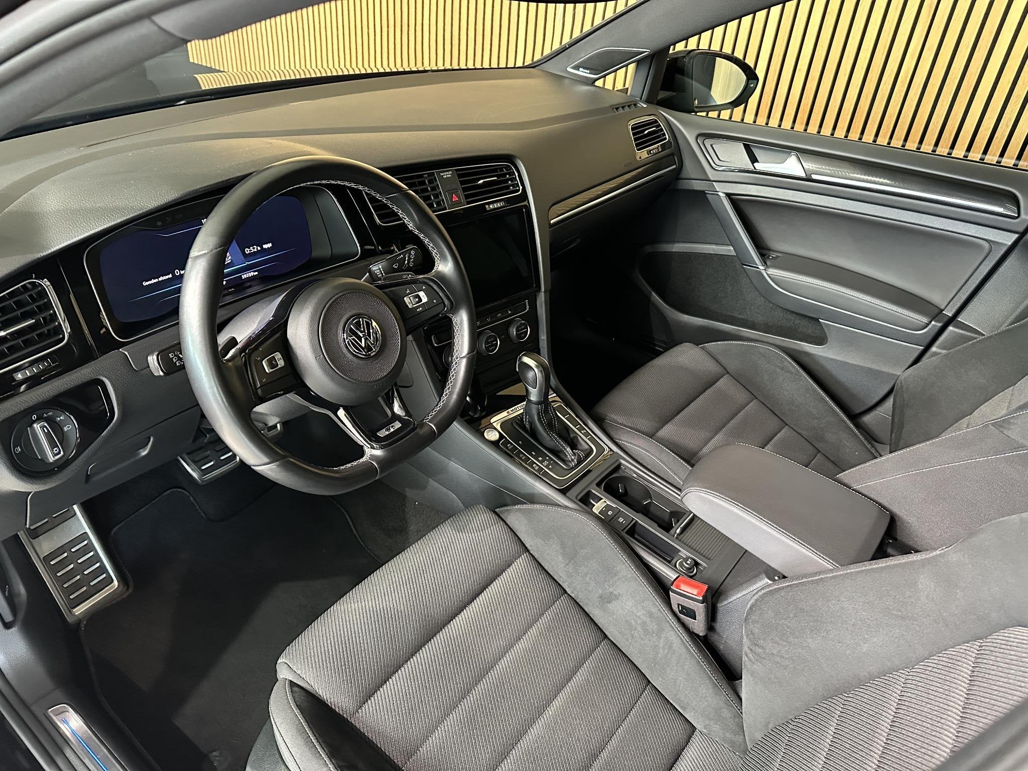 Volkswagen Golf 2.0 TSI 4Motion R 300 PK Schuif/kantel dak |, Automaat, 1490 kg, Gebruikt, 4 cilinders