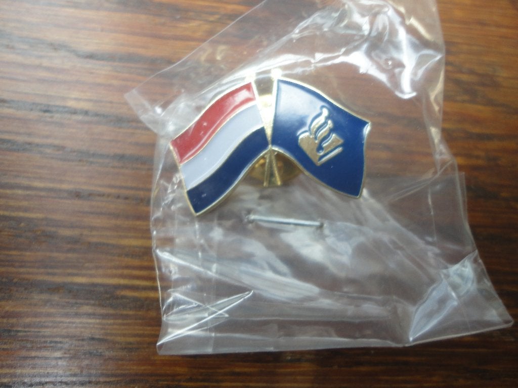 Speldje - pin Nederlandse vlag + vlag met politielogo, Ophalen of Verzenden, Nieuw, Merk, Speldje of Pin