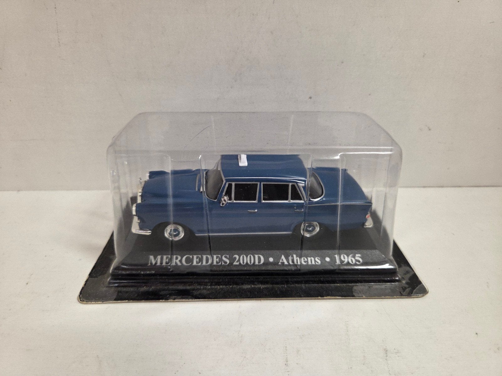 Ixo/Altaya Mercedes 200D taxi Athene 1965 1:43, Overige merken, Auto, ., Nieuw