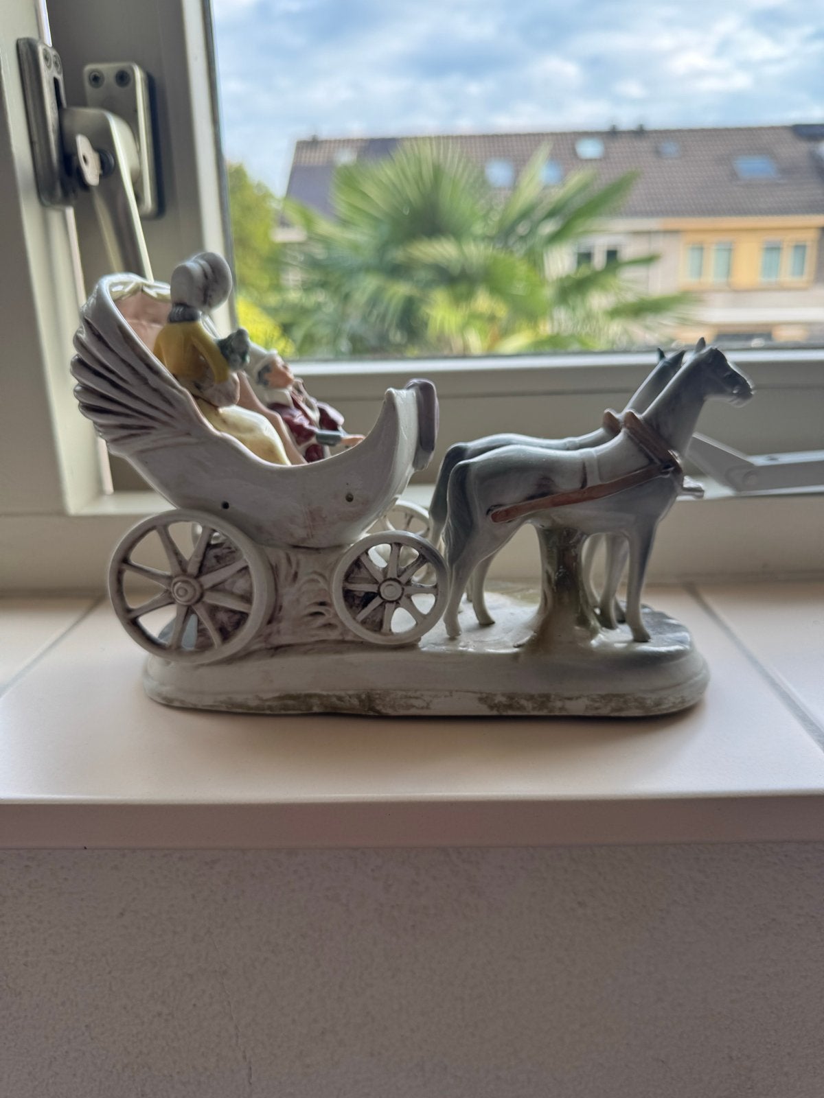 Antieke Porseleinen Koets met Paarden en Figuren, Ophalen of Verzenden