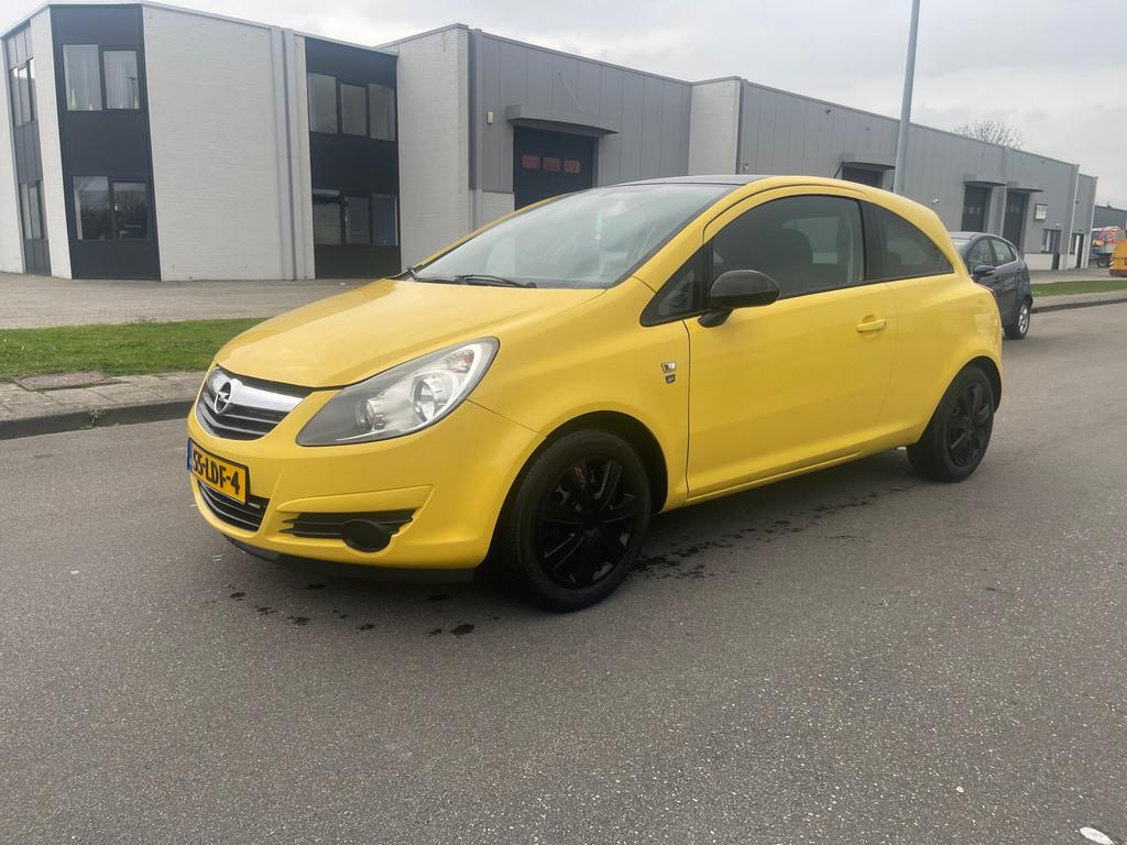 Opel Corsa 1.0-12V '111' Edition APK gekeurd Zeer nette staa, Auto's, Opel, Euro 5, Zwart, Bedrijf, Handgeschakeld