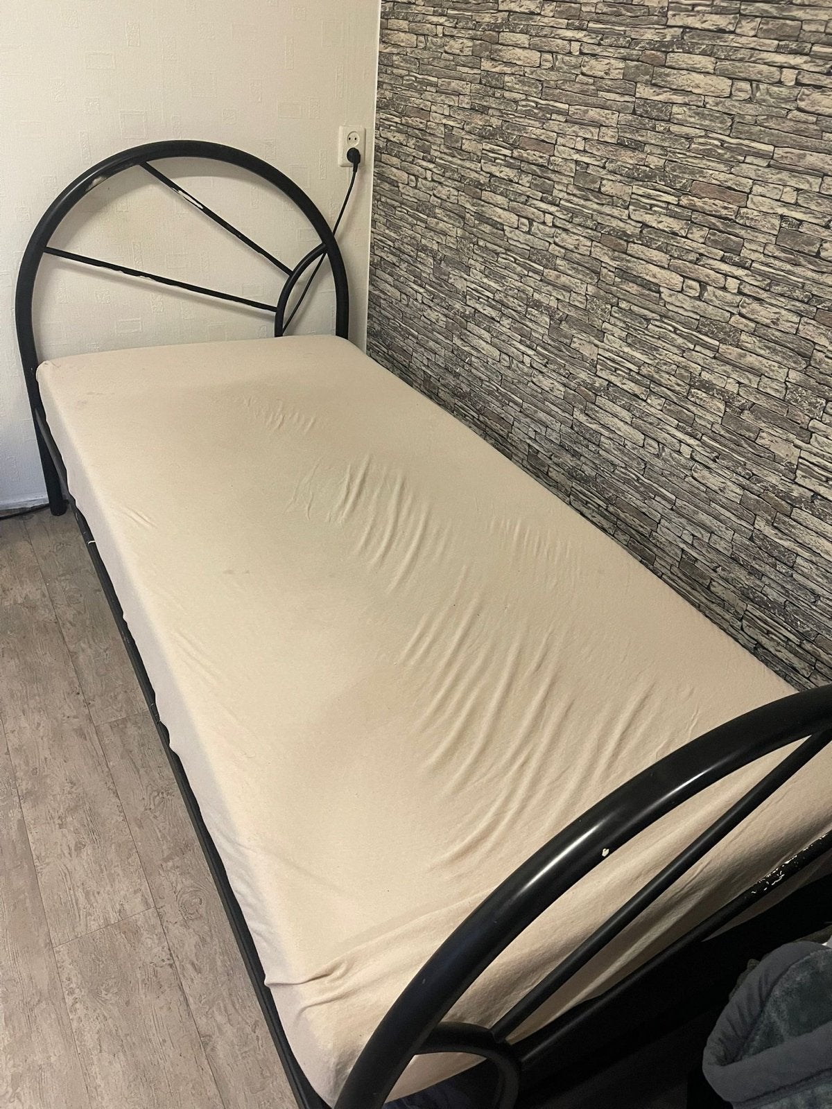Eenpersoonsbed met matras, 90x200 cm, zwart metaal, Ophalen, 90 cm, Eenpersoons, Zwart