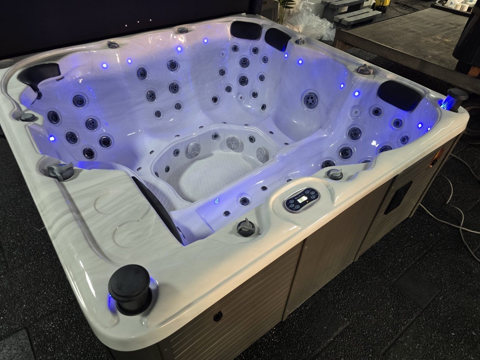 Sunspa Napoli Balboa Jacuzzi Premium Spa 6 Pers, Ophalen, Gebruikt, Ettensebaan 21, 4813 AH Breda, Vast