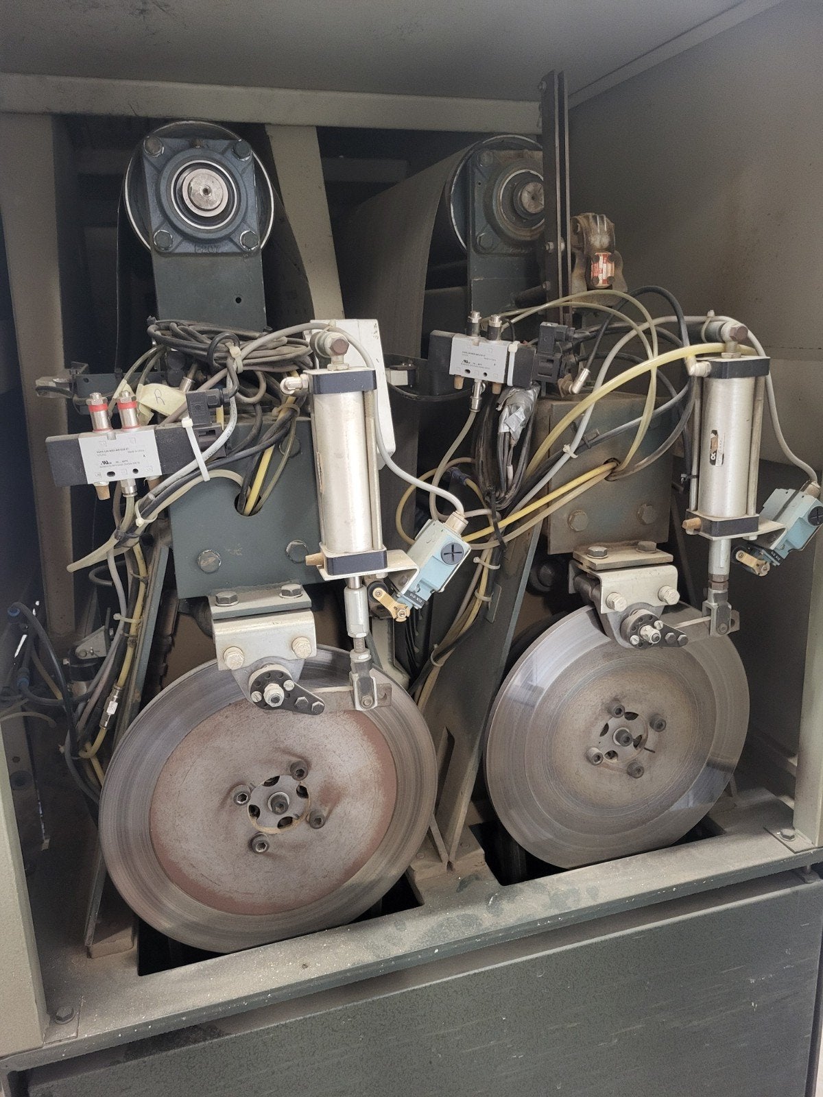 Foto 5 van breedbandschuurmachine 1300mm incl. 26 banden