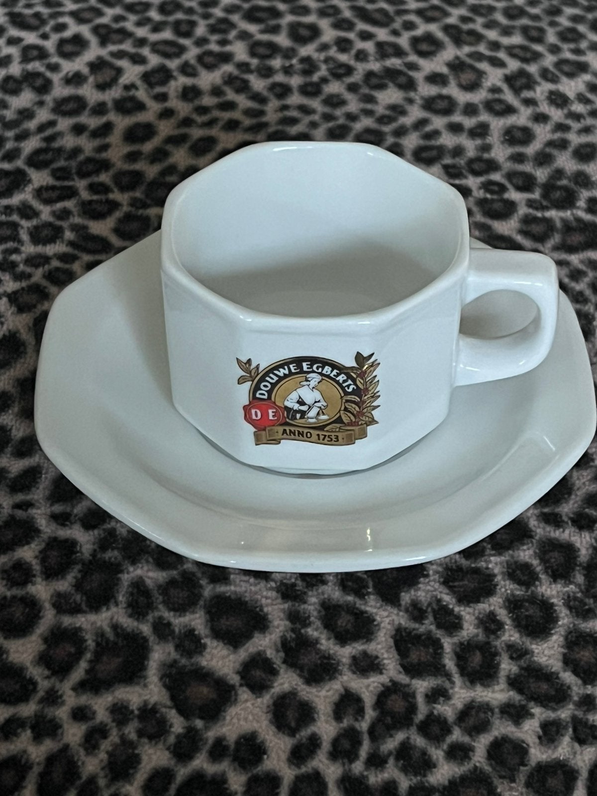 Achthoekige Douwe Egberts kop en schotel onbeschadigd, Verzamelen, Ophalen of Verzenden, Huis en Inrichting
