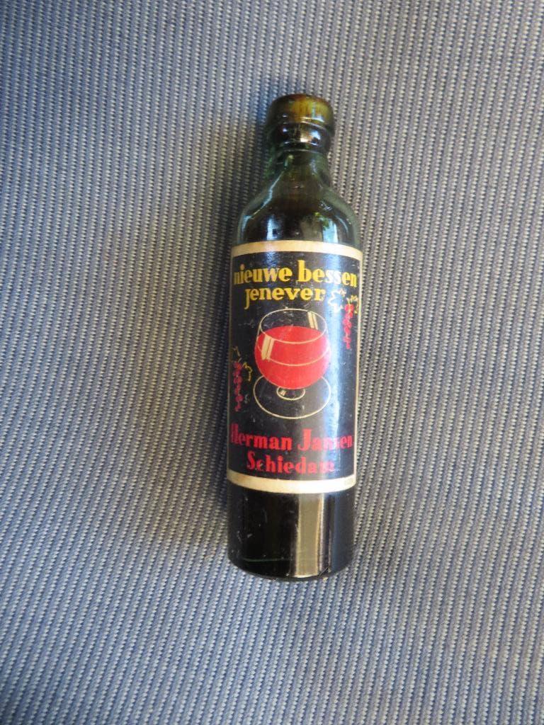 Herman Jansen Schiedam, oud glazen flesje, bessen jenever, Verzamelen, Merken en Reclamevoorwerpen, Ophalen of Verzenden, Gebruikt