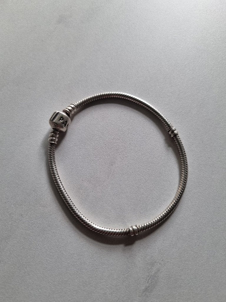 Zilveren Pandora armbandje (los of met bedels) - 20 cm, Gebruikt, Ophalen of Verzenden, Met bedels of kralen, Zilver
