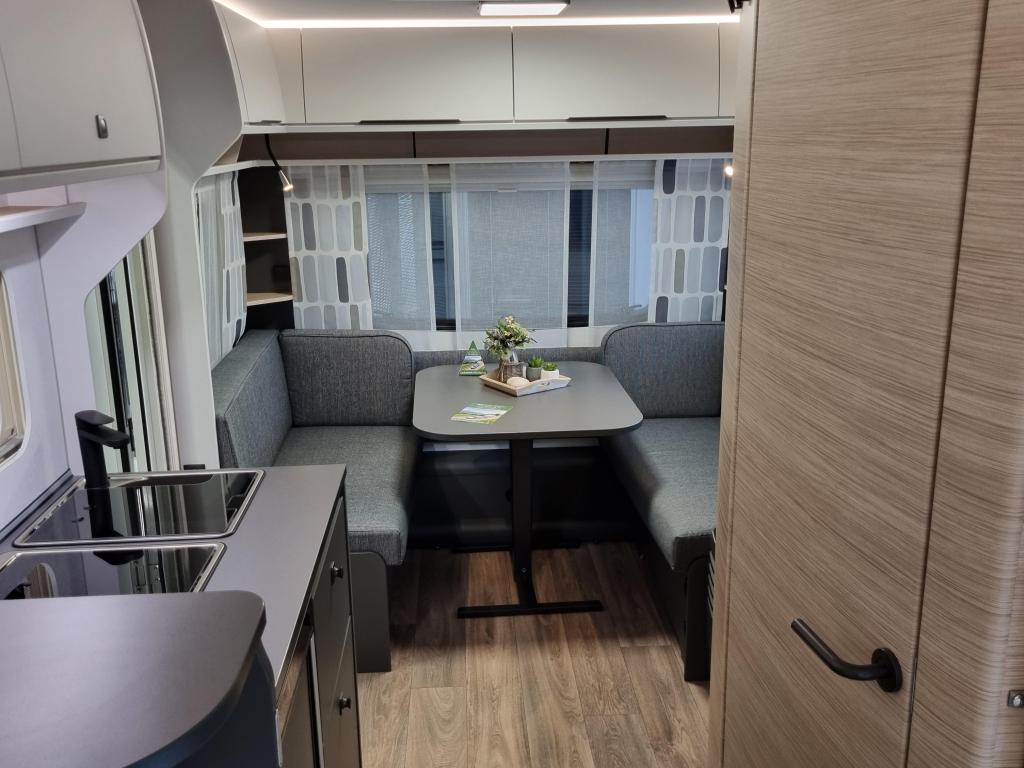 Fendt Apero 465 TG Enkele bedden - 1800 kg, Caravans en Kamperen, Standaardzit, Bedrijf, Fendt, Schokbreker