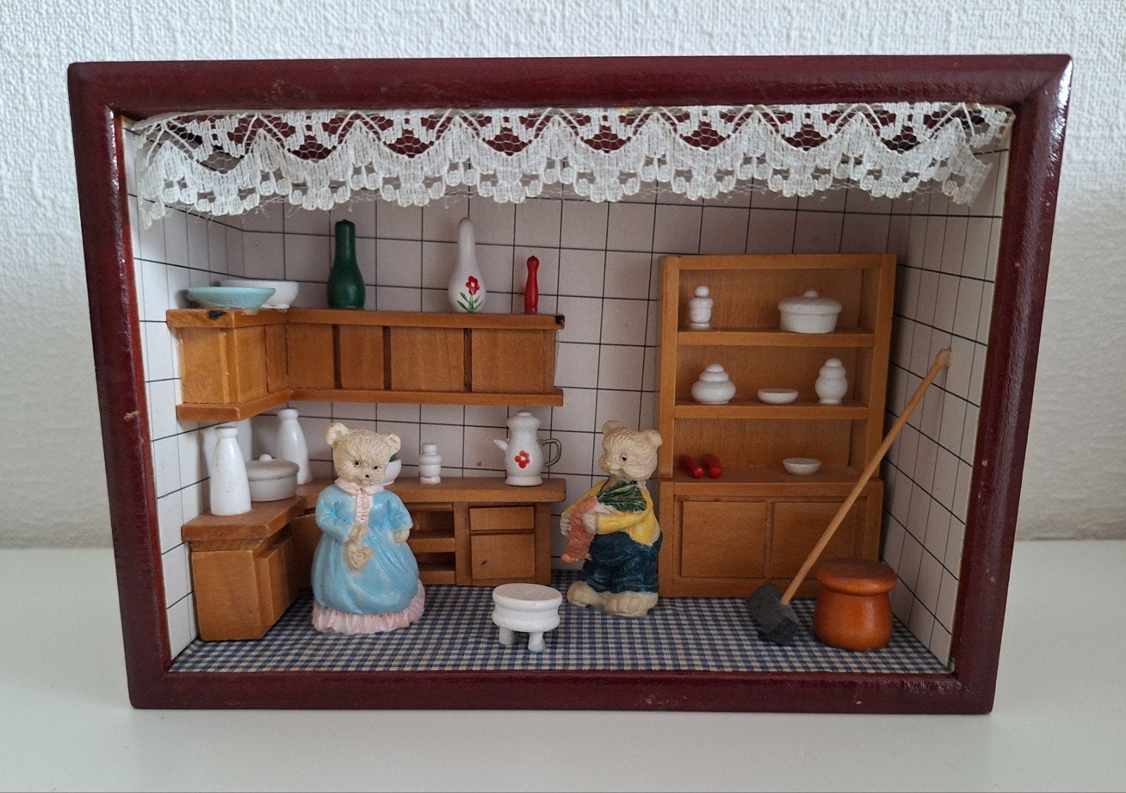 Berenkamer miniatuur br.20,h.14 en diep 8 cm., Ophalen, Nieuw, Poppenhuis