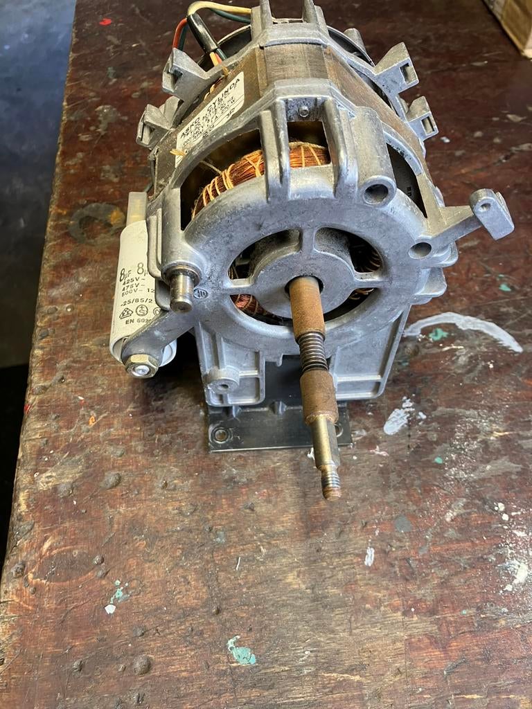 Kleine 220 volt elektromotor, Doe-het-zelf en Verbouw, Motoren, Ophalen of Verzenden, Elektromotor