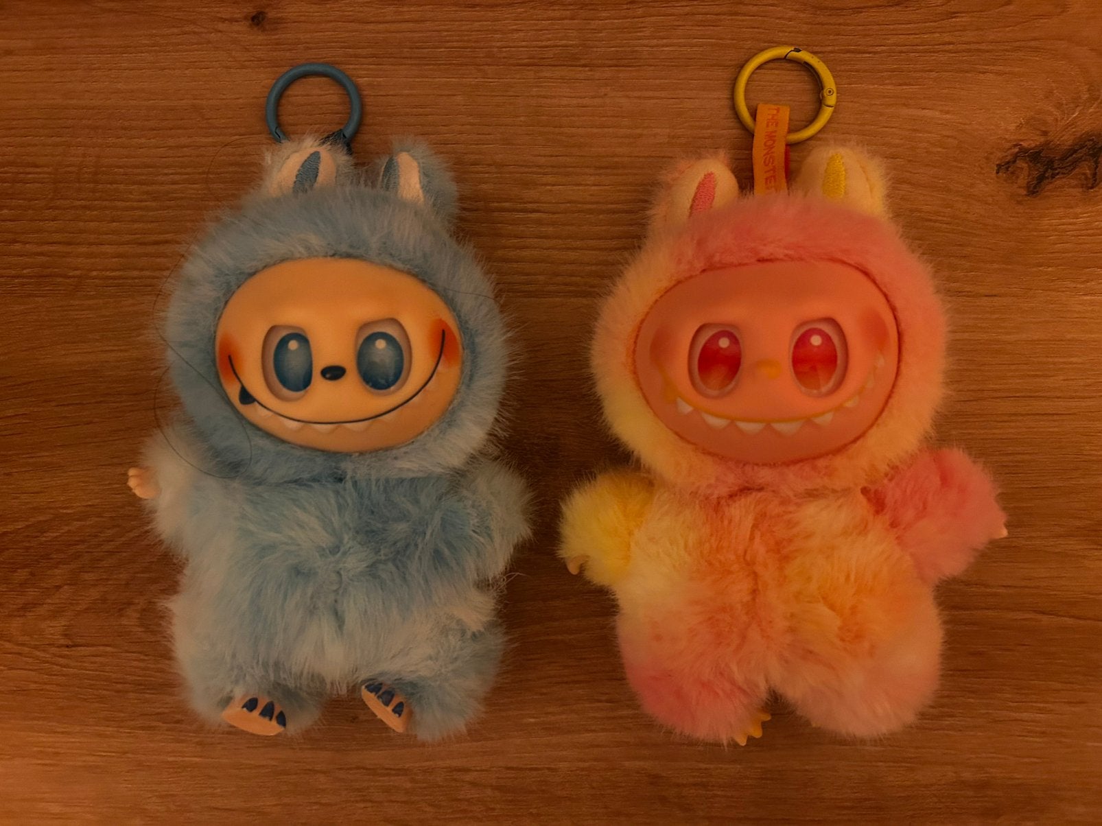 2x Labubu / The Monsters pluche hanger blauw & roze z.g.a.n., Verzamelen, Ophalen of Verzenden, Zo goed als nieuw