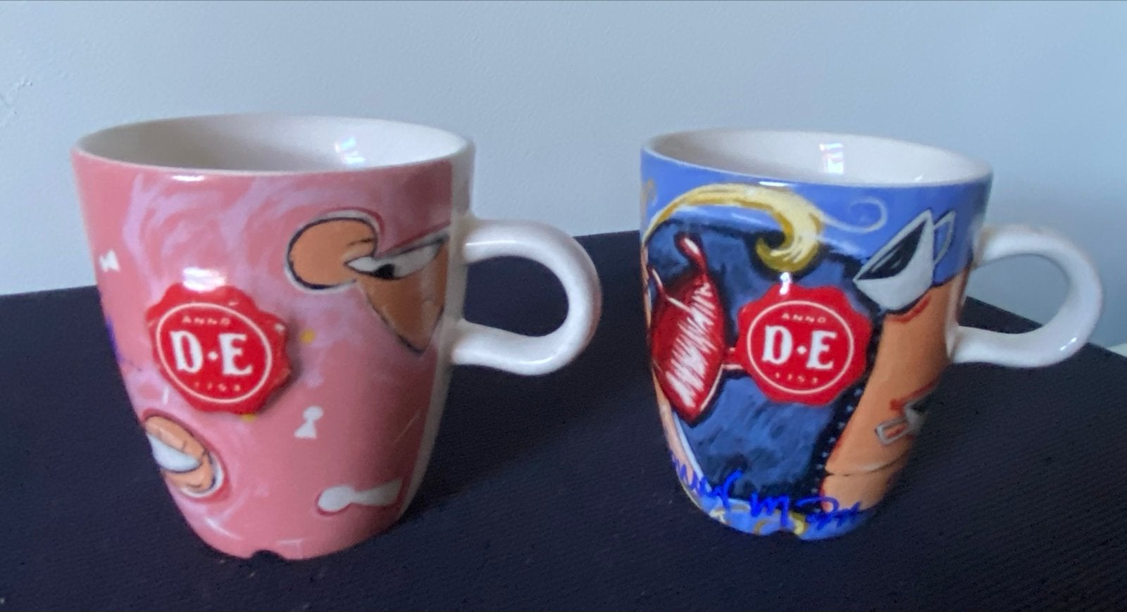 2 Douwe Egberts mokjes - Limited Edition - burendag.H.7,5 cm, Overige merken, Zo goed als nieuw, Overige stijlen, Porselein