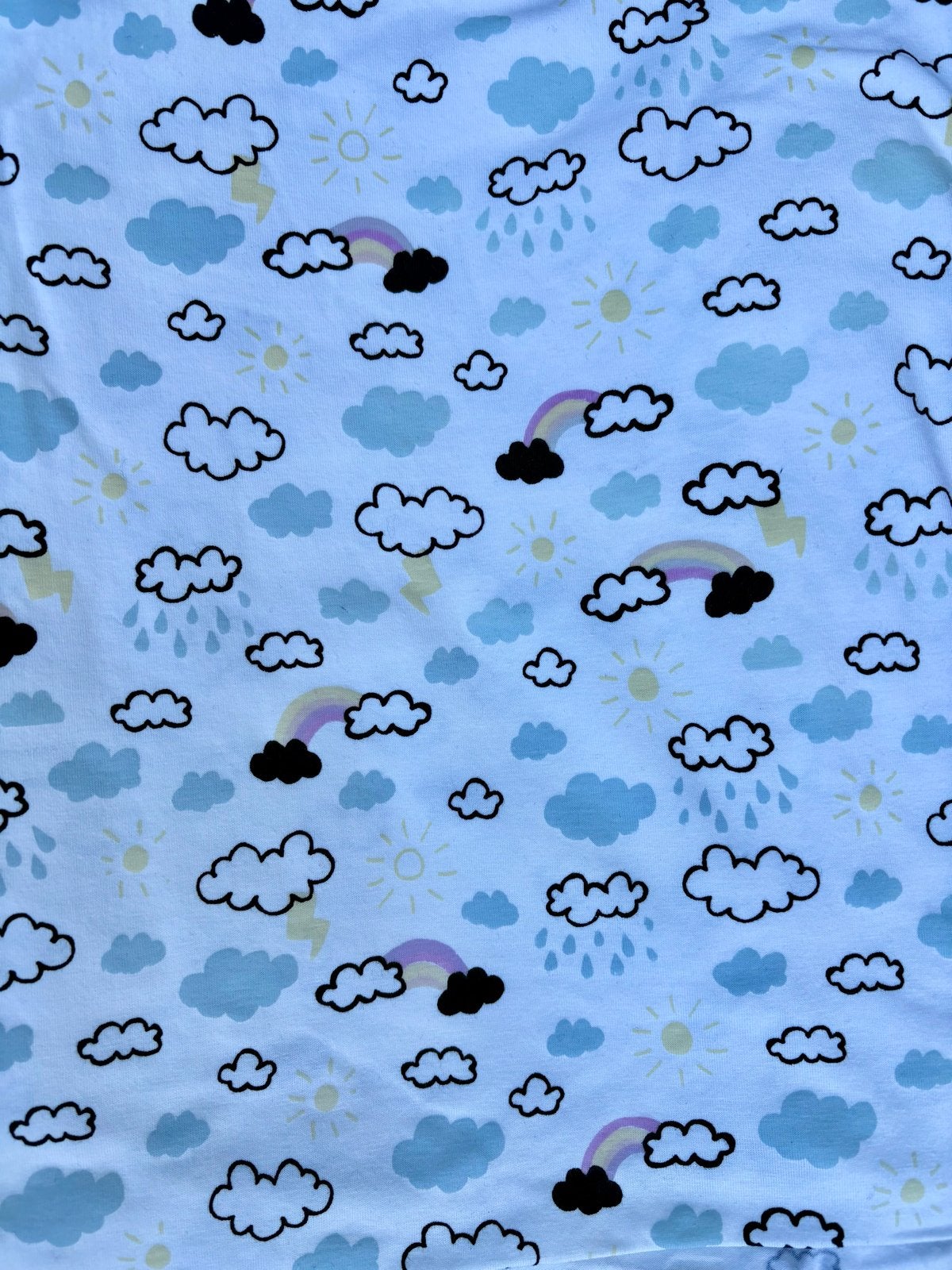 Nieuwe tricot katoen stof met wolkenprint, verkleurt buiten, Meerkleurig, Nieuw, Ophalen of Verzenden, 30 tot 120 cm