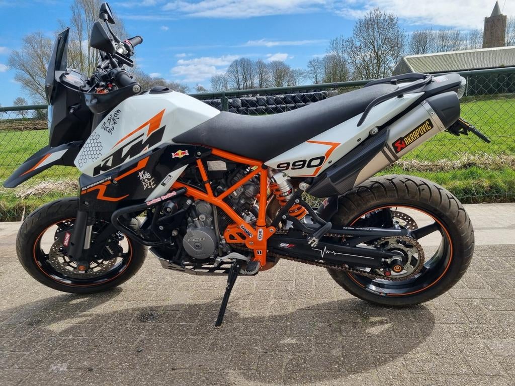 KTM 990 SMR (Supermoto R)
BOUWJAAR 2012, Motoren, Motoren | KTM, 2 cilinders, Sportuitlaat, Super Sport, Particulier