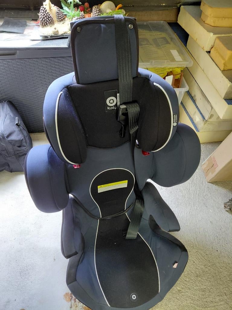 Kinderstoel in goede staat. Weinig gebruikt, Autogordel, 15 t/m 36 kg, Zo goed als nieuw, Ophalen