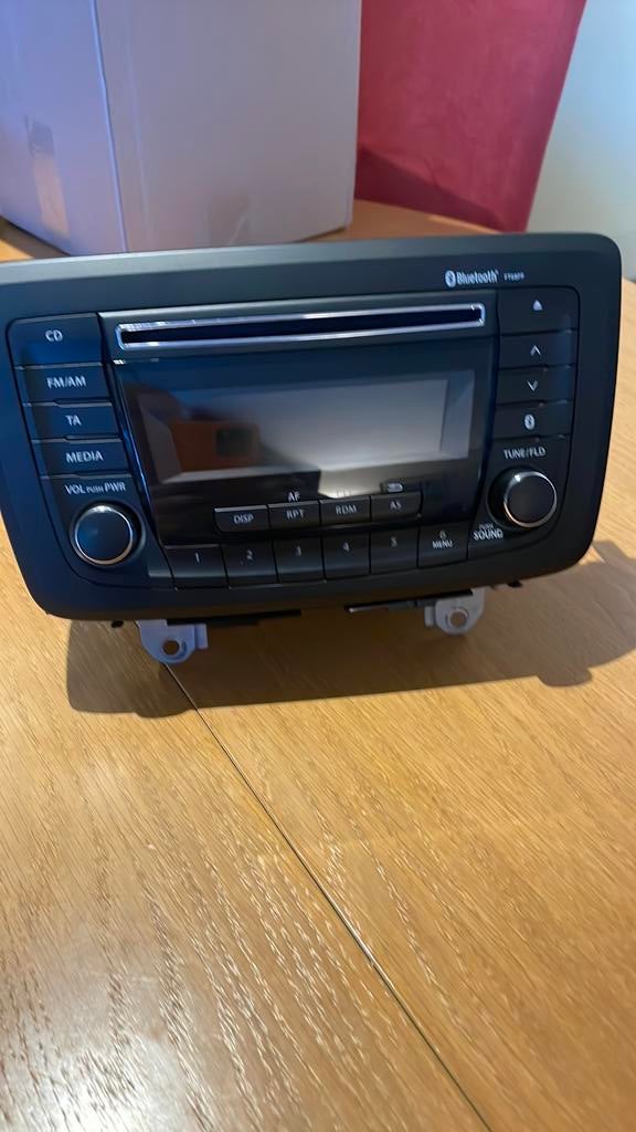 Suzuki autoradio-cd speler met Bluetooth.[ FT68PF], Auto diversen, Autoradio's, Ophalen of Verzenden, Zo goed als nieuw