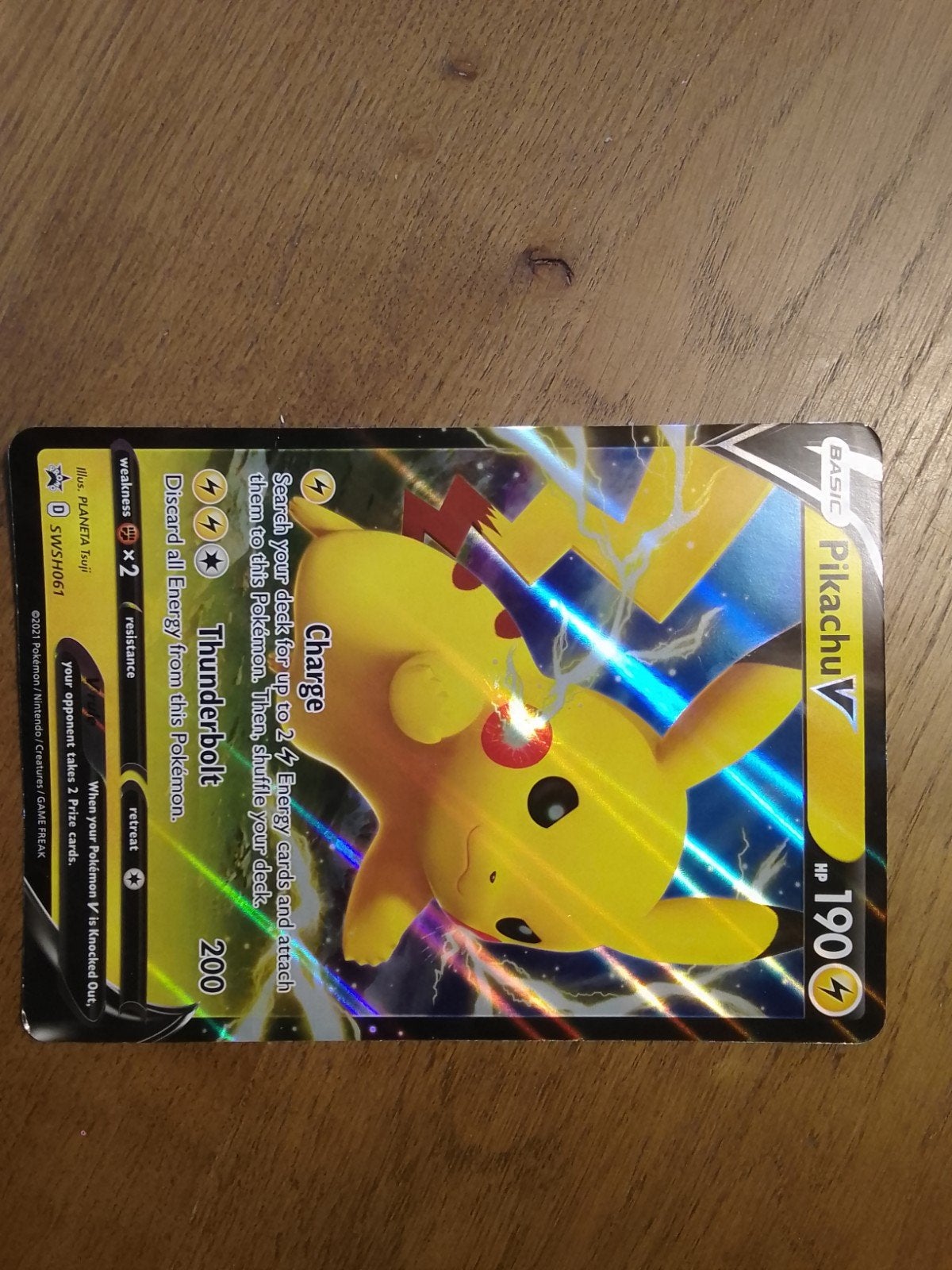 Pikachu V SWSH061 Promo Pokémon Kaart, Hobby en Vrije tijd, Ophalen of Verzenden, Zo goed als nieuw, Losse kaart, Foil