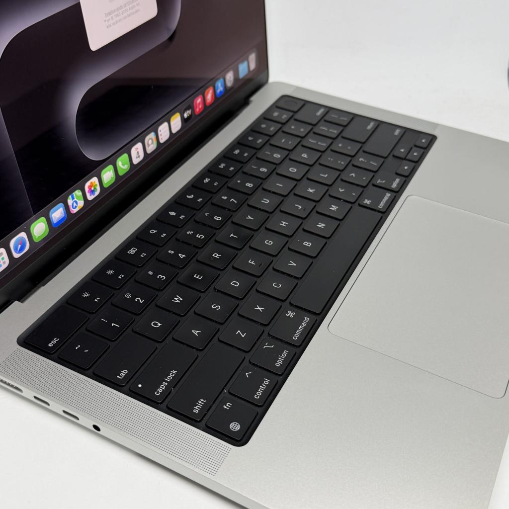 MacBook Pro M3 512GB zilver /krasvrij /94% batt /garantie, Apple, Zo goed als nieuw, Support@apple.com, Apple Park Way, Cupertino, California