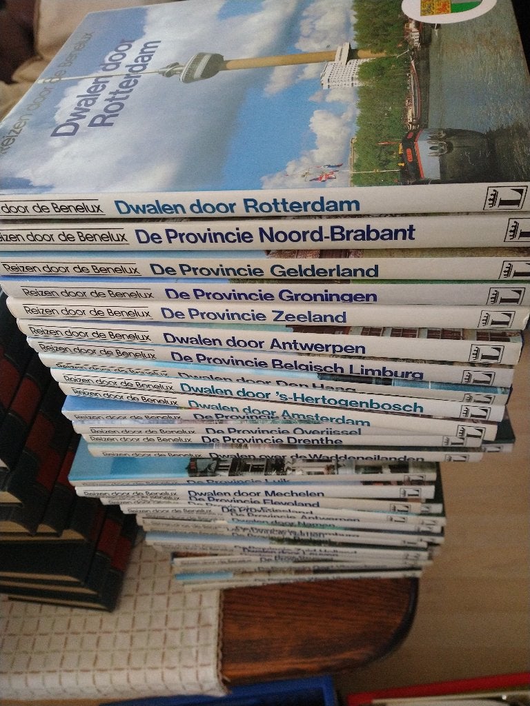 Benelux. Complete serie van 35 delen, Boeken, Reisgidsen, Ophalen, Capitool, Europa, Zo goed als nieuw