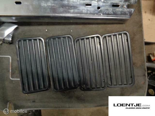 afdekplaat Keienvanger BMW 3-serie E30 ('83-'92), Auto-onderdelen, Gebruikt, Ophalen of Verzenden, BMW, BMW