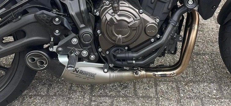 Akrapovic uitlaat voor Yamaha MT-07 - Volledig systeem, Motoren, Ophalen, Gebruikt