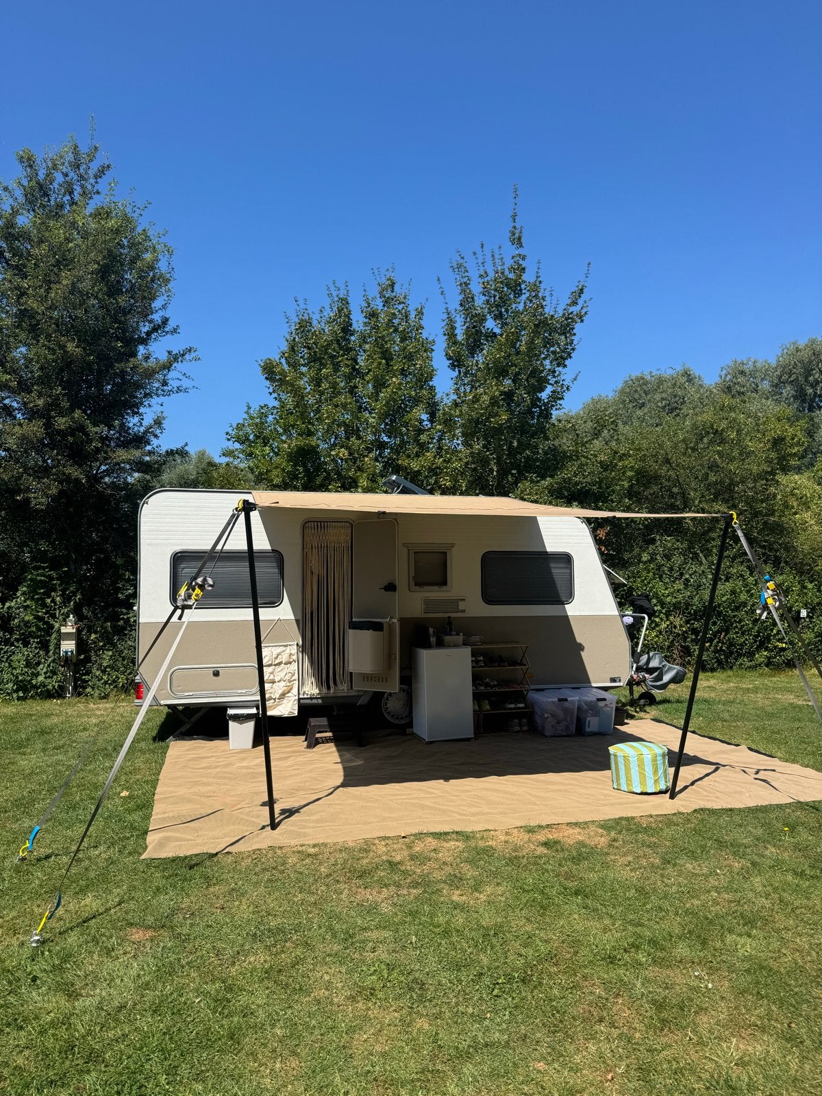 Gepimpte Knaus Sudwind 475 uit 1991 met voortent, Caravans en Kamperen, Caravans, Vast bed, Treinzit, Particulier, Knaus