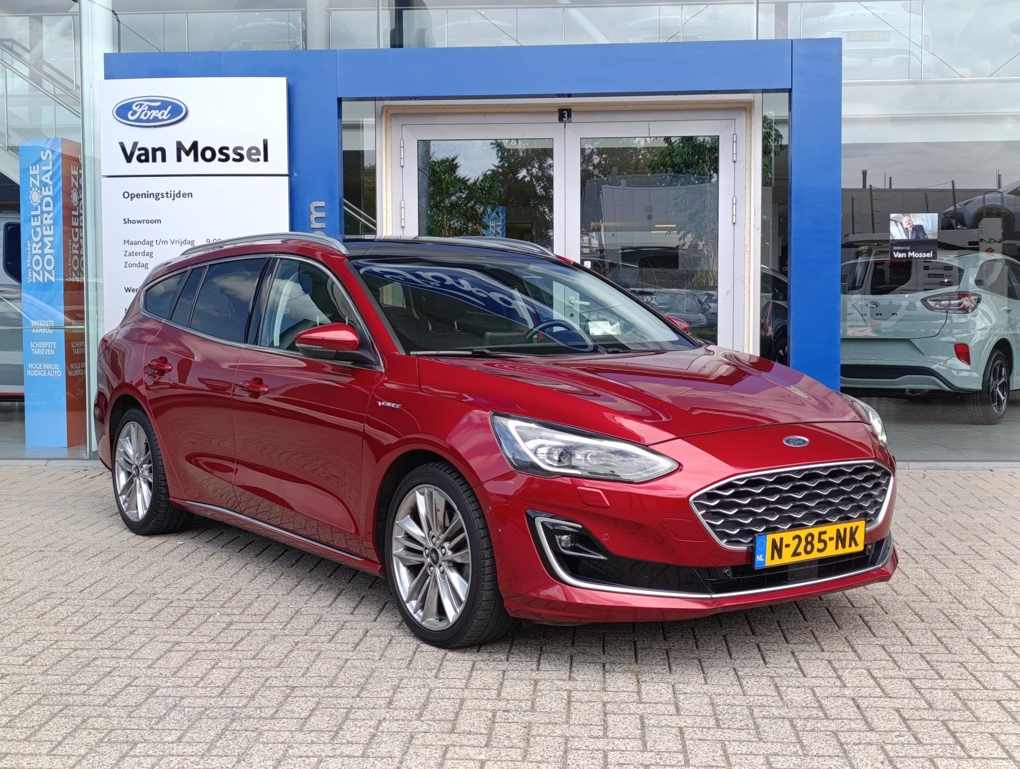 Ford Focus Wagon 1.0 EcoBoost Vignale | FULL OPTIONS! | Pano, 12 maanden, Gebruikt, Euro 6, Leder en Stof
