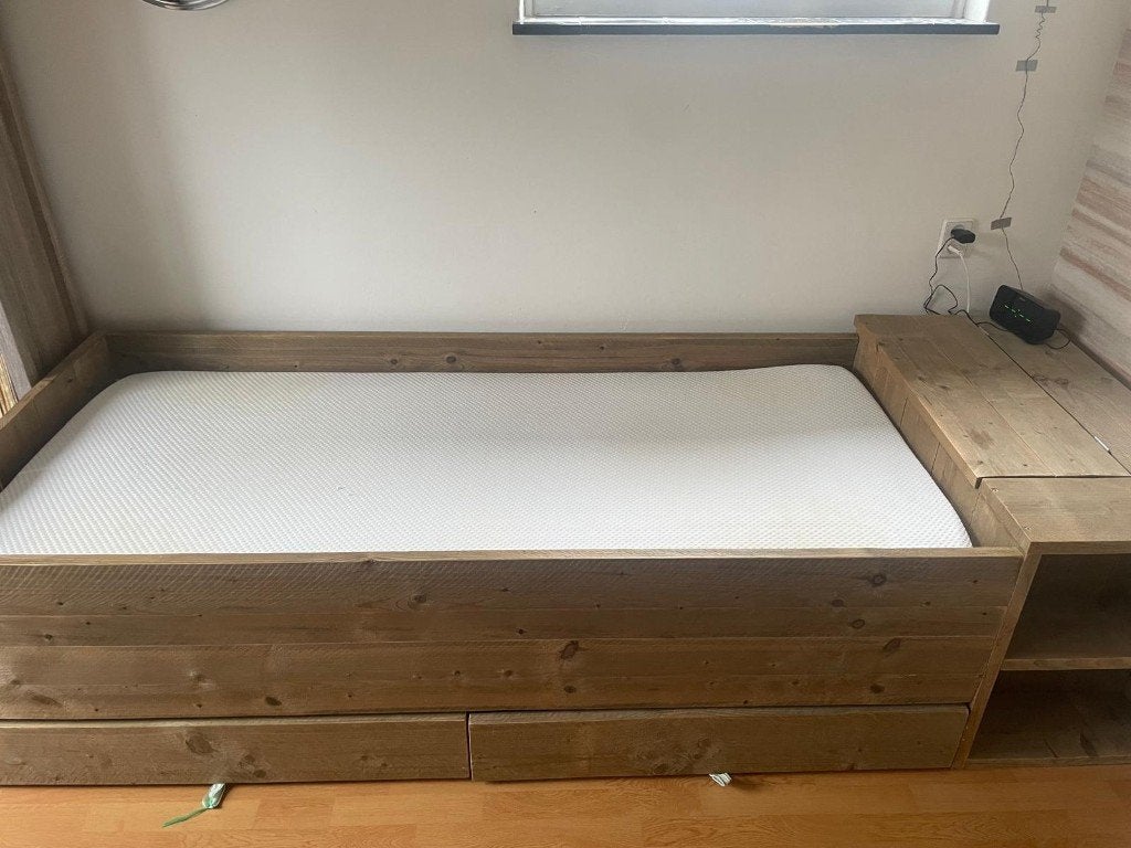 Steigerhouten Kajuitbed Mischa (Budget Living) + Emma Matras, Huis en Inrichting, Slaapkamer | Bedden, Ophalen, 90 cm, Eenpersoons