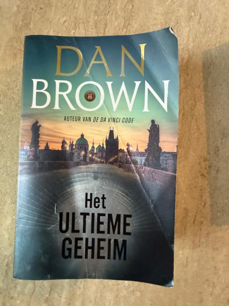 Dan Brown - Het ultieme geheim, Boeken, Thrillers, Ophalen of Verzenden, Zo goed als nieuw, Dan Brown