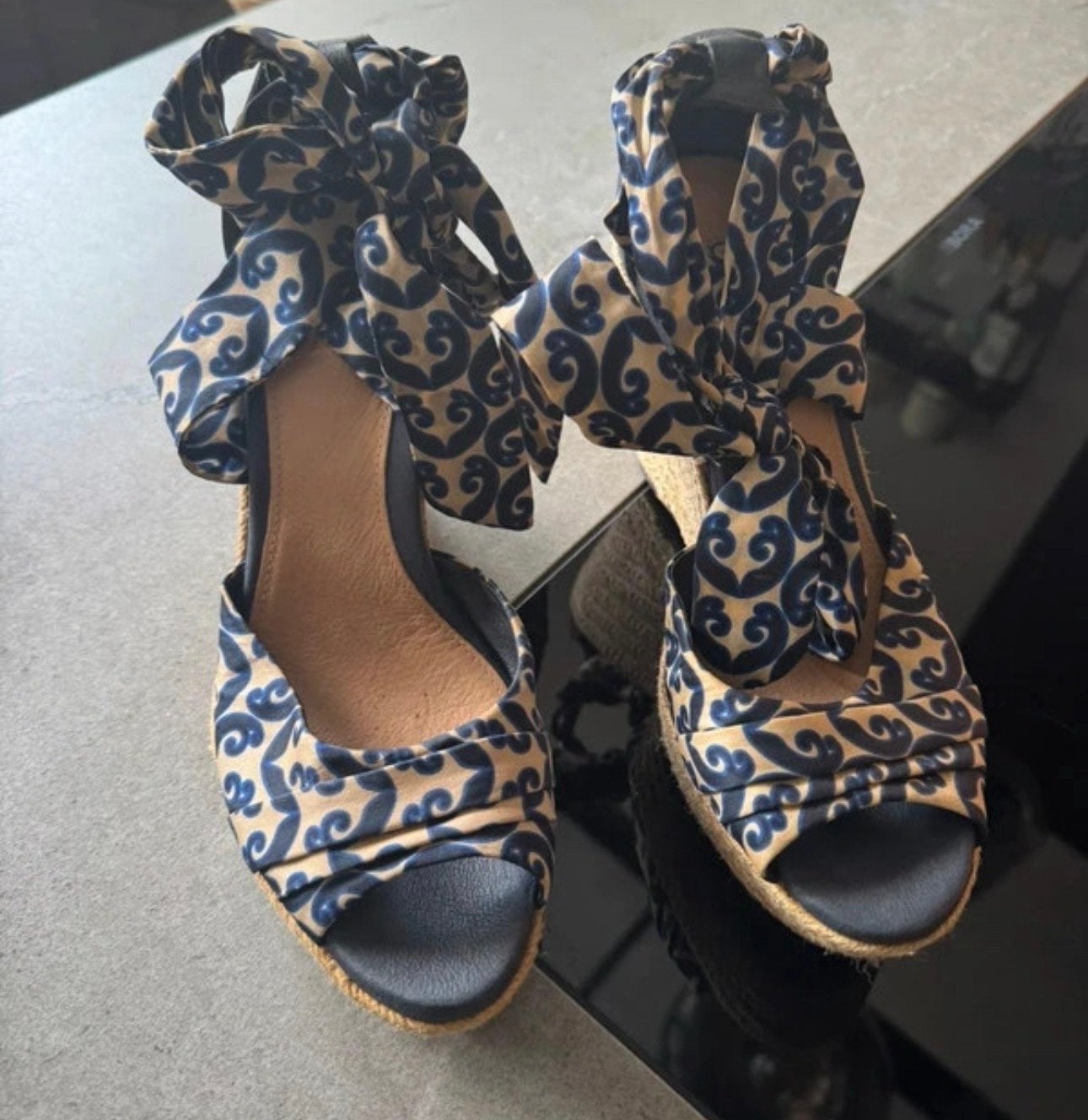 UGG Espadrille Wedges met Lintsluiting maat 40, Ophalen of Verzenden, Zo goed als nieuw, Blauw, Sandalen of Muiltjes