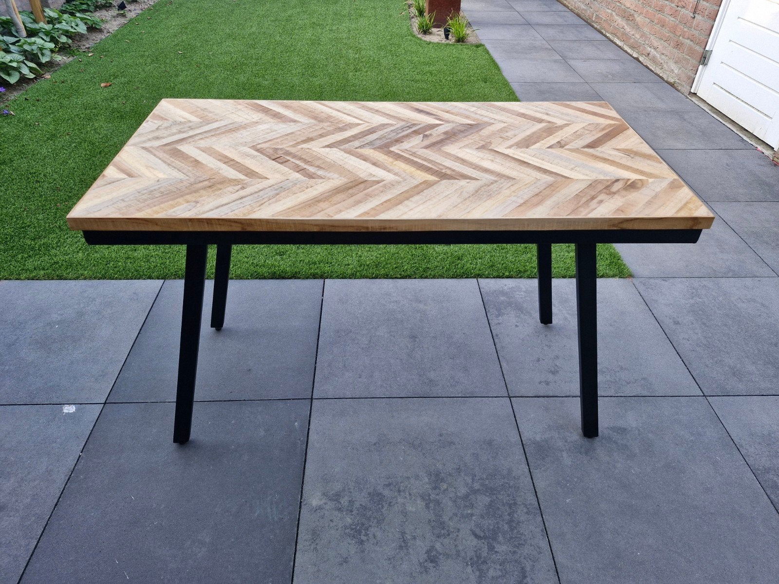 Mateo Bureau/Tafel 120x60cm - Hout met visgraatpatroon, Modern/Industrieel, 100 tot 150 cm, Tot twee personen, 50 tot 100 cm