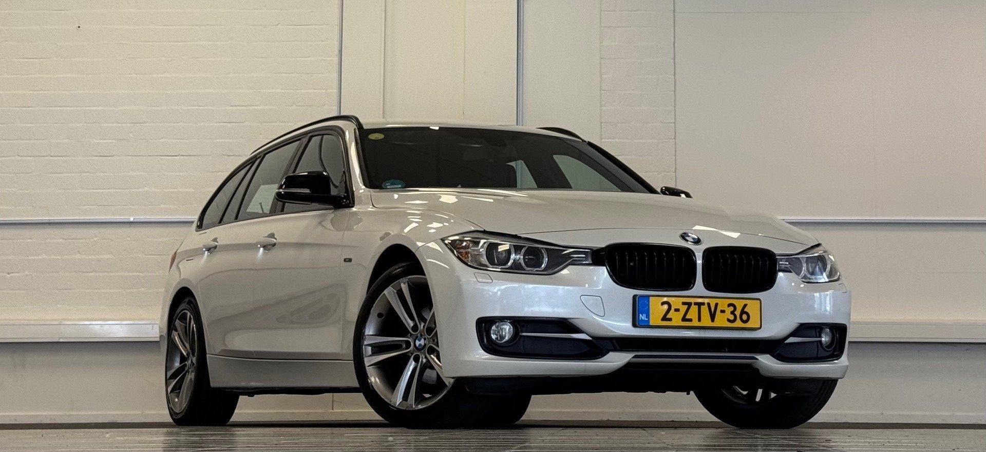 BMW 3-serie Touring 316d High Executive Lerenbekleding Trekh, Auto's, Automaat, 745 kg, Achterwielaandrijving, 4 cilinders