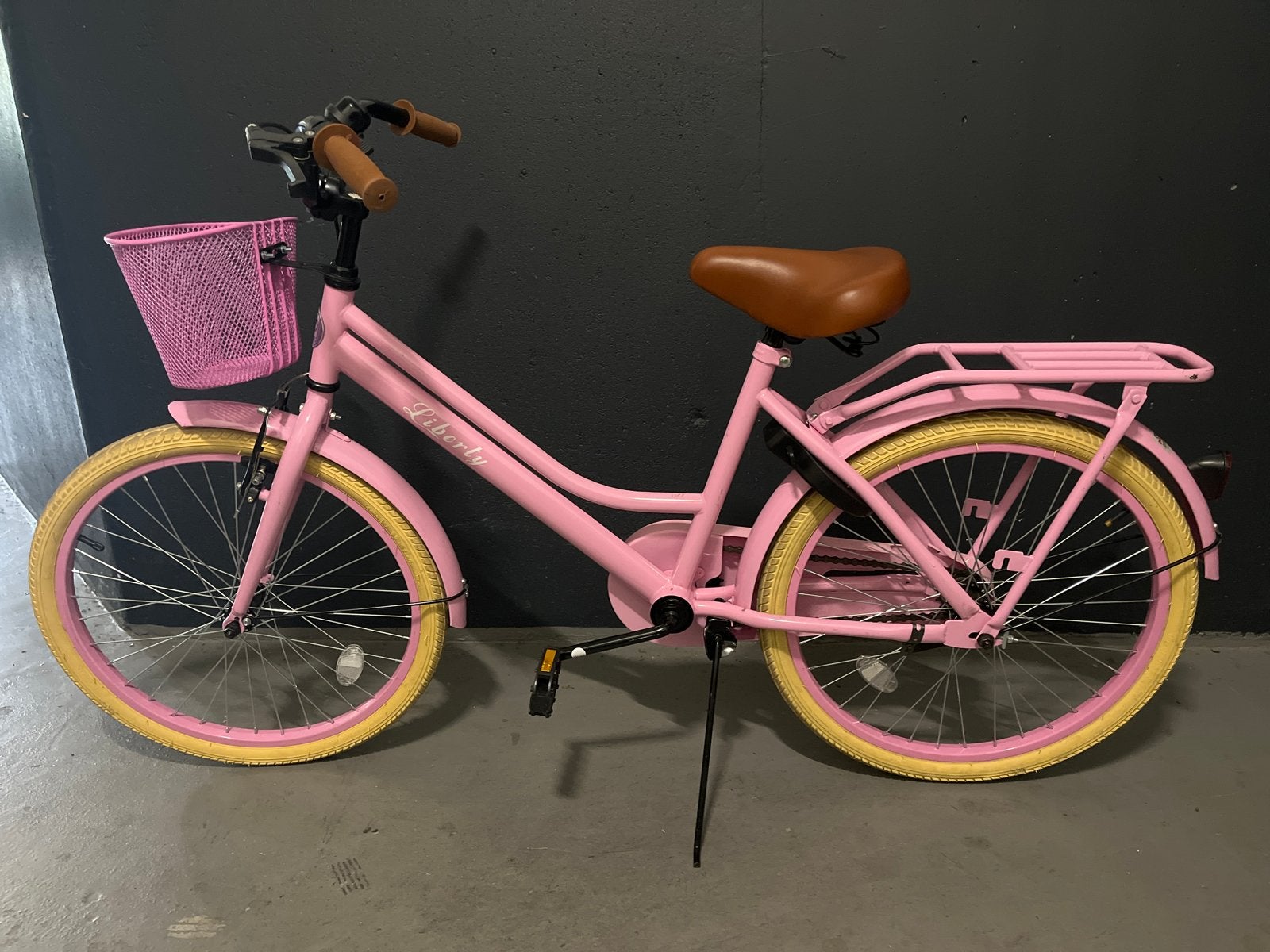 Roze kinderfiets Liberty 20 inch met mandje, Ophalen, Gebruikt, Terugtraprem, 16 tot 20 inch