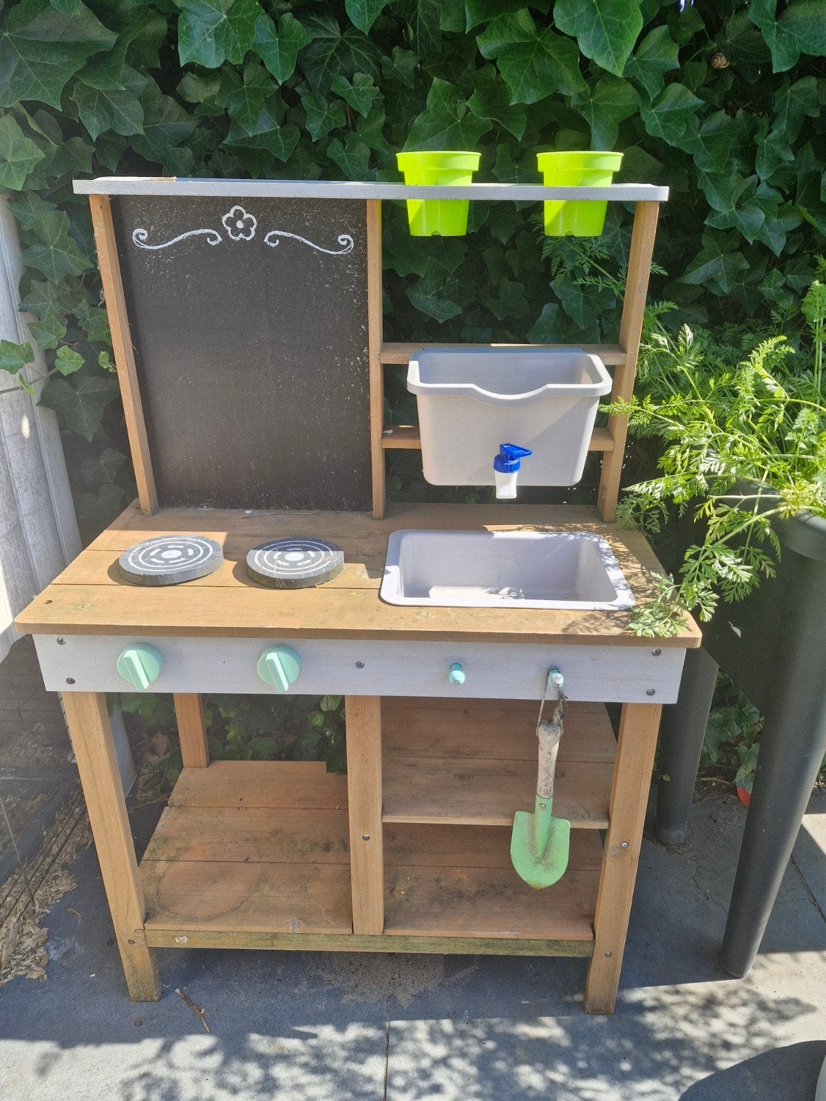 Houten Speelkeuken voor Buiten met Waterkraan en Krijtbord, Kinderen en Baby's, Ophalen, Gebruikt