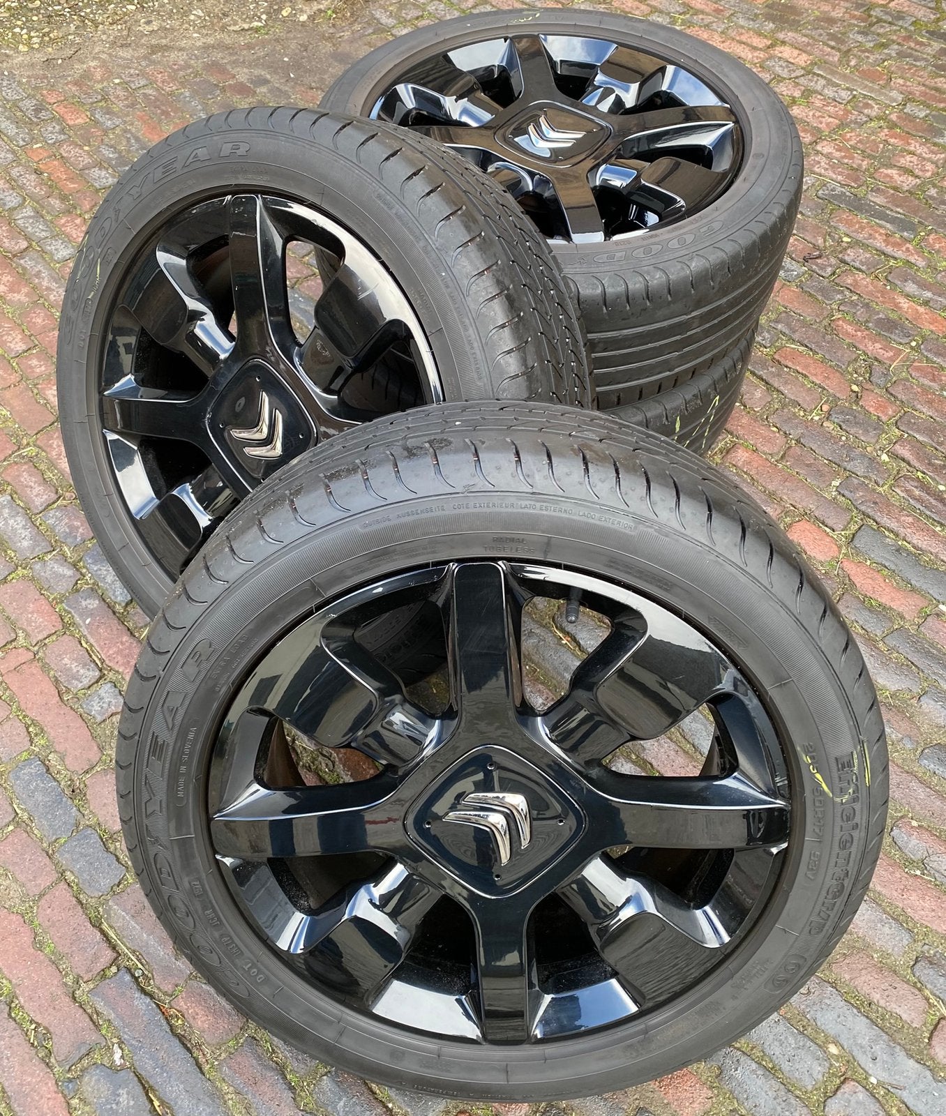 Citroën C3 C4 Cactus velgen + 205/50 R17 Goodyear banden