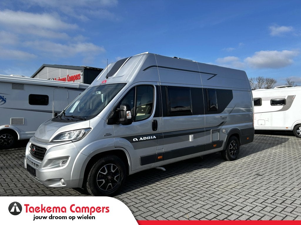 Adria Twin 640 SHX Dwarsbed/bar-zit/zijbank/2015/150pk/uniek, Buscamper of Camperbus, Fiat, 6 tot 7 meter, Bedrijf