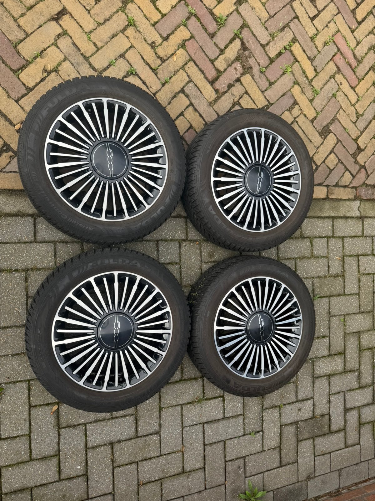OEM FIAT 500e 500  ALLOY DIAMOND VELGEN SET + WINTERBANDEN, Auto-onderdelen, Ophalen, Gebruikt, 16 inch, Banden en Velgen