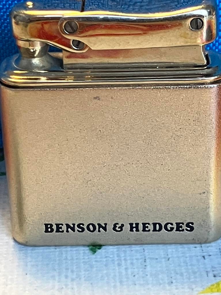 Vintage aansteker Benson en Hedges, Verzamelen, Rookartikelen, Aanstekers en Luciferdoosjes, Gebruikt, Aansteker, Ophalen of Verzenden