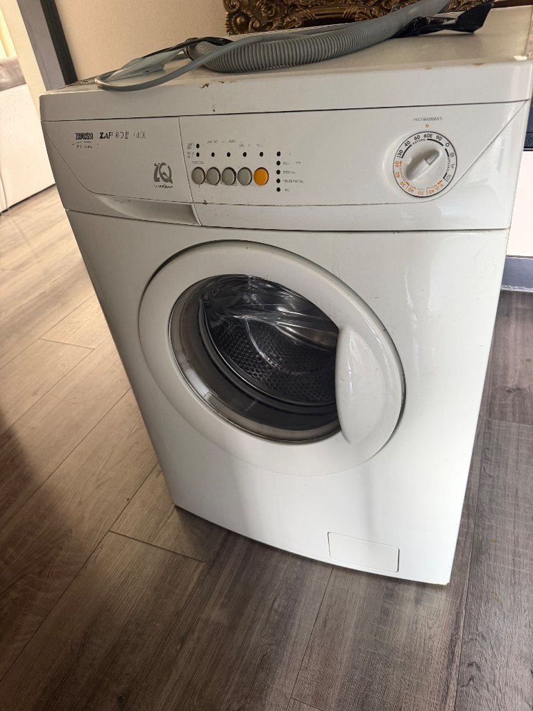 Wasmachine GRATIS werk prima !, Ophalen of Verzenden, 1200 tot 1600 toeren