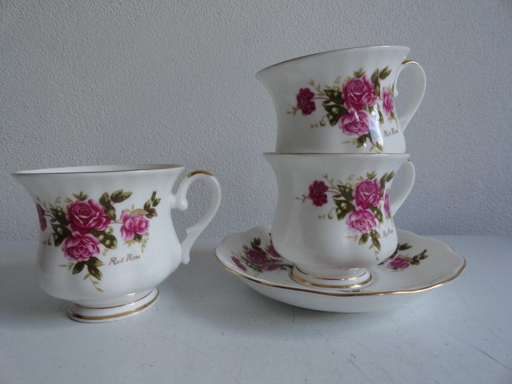 Royal Ascot Red Rose Bone China theekop en schotel, vintage, Ophalen of Verzenden, Zo goed als nieuw, Porselein, Kop en/of schotel